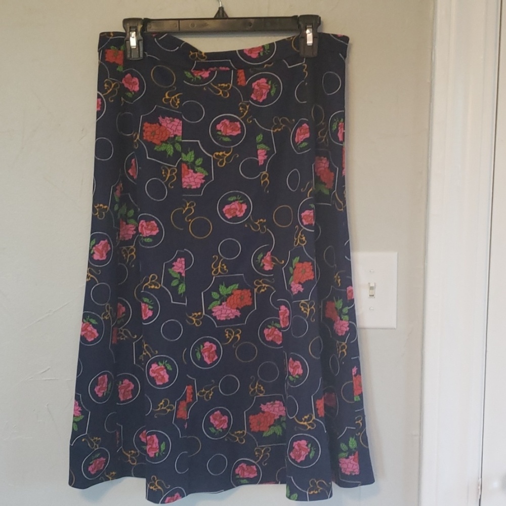 Vintage flower pattern skirt